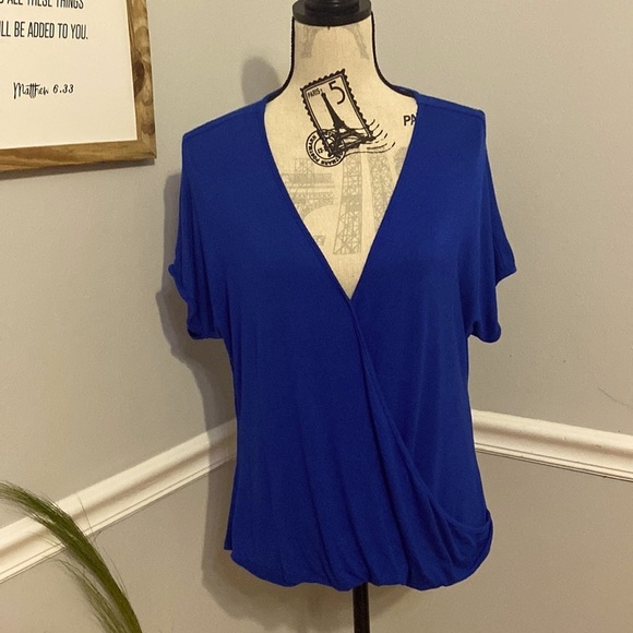 Bobeau Women’s Medium Short Sleeve Blue Wrapped Blouse Top - Picture 1 of 5